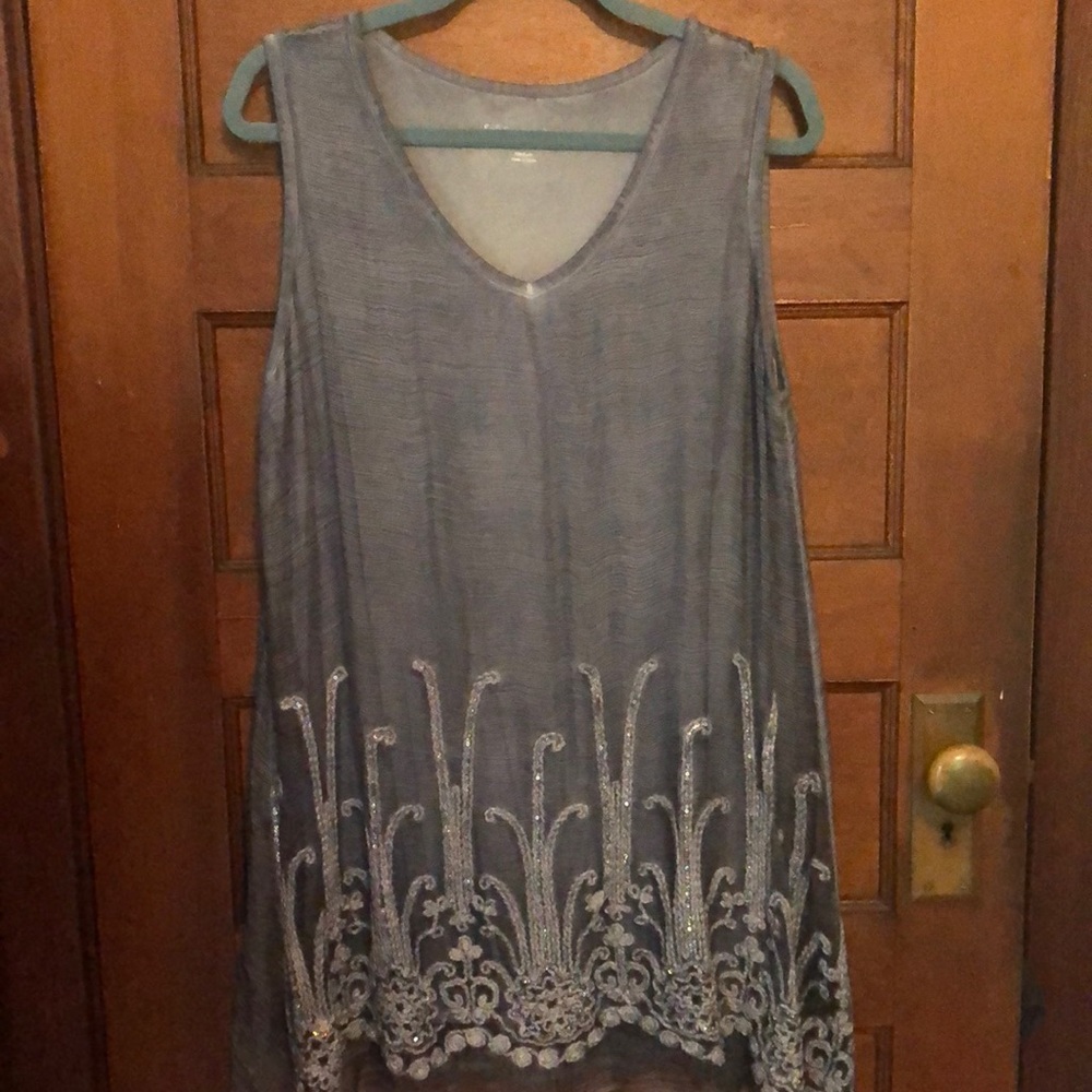 Gorgeous flowy top!
